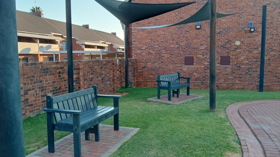 To Let 3 Bedroom Property for Rent in Langenhovenpark Free State